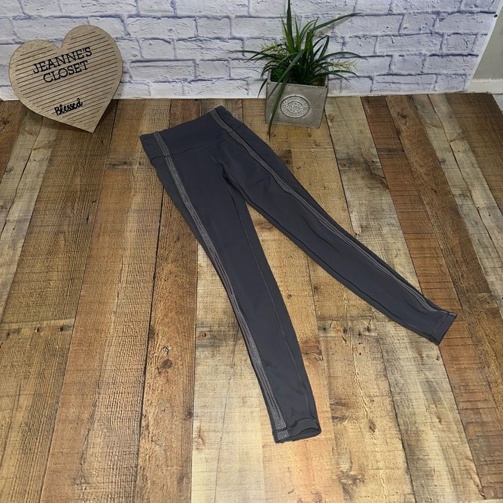 Lululemon Power Lines Pant *28"
Titanium / Dark Chrome size 4